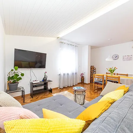 Iskra Apartment
