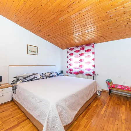 Apartment Iskra *